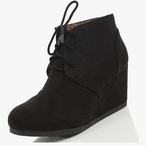 City Classified Women’s Rex Black Lace Up Booties Size 10